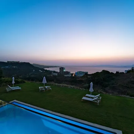 Aquarama Pool Apts. Daire