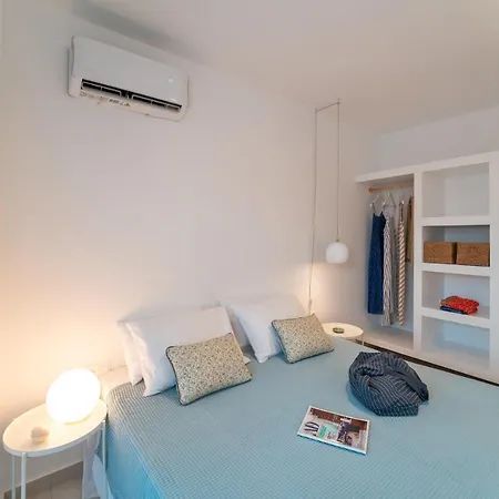 Aquarama Pool Apts. *