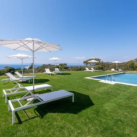 Aquarama Pool Apts. *