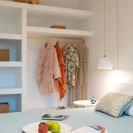 Aquarama Pool Apts. Иксиа