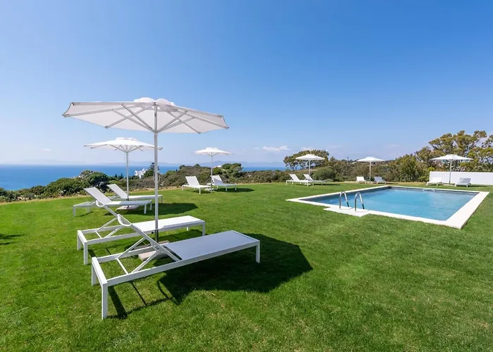 Aquarama Pool Apts. *