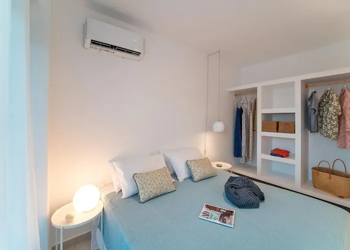 Aquarama Pool Apts. *