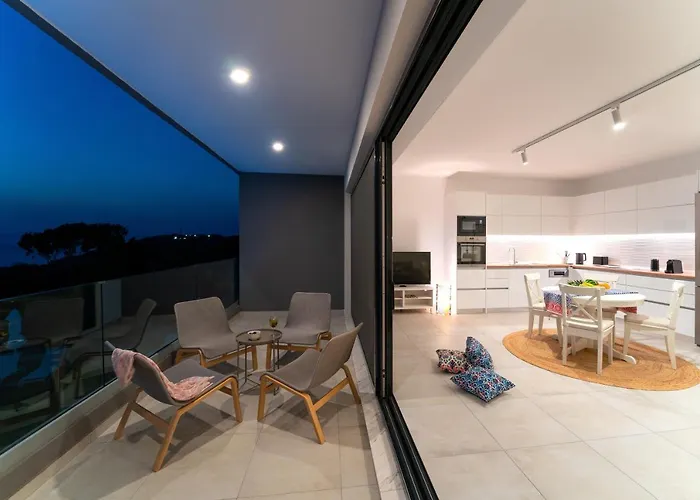 아파트 Aquarama Pool Apts. 익시아