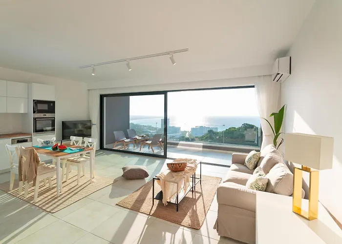 Aquarama Pool Apts. 아파트 *